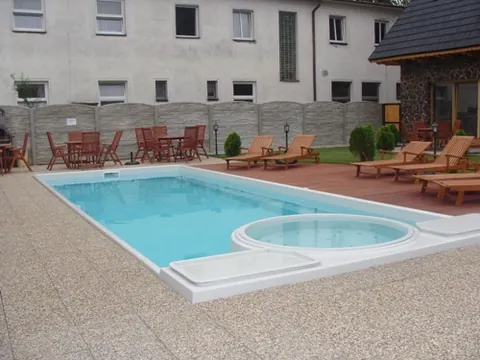 Bazén a letný oddych